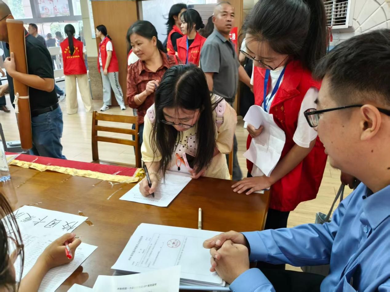 马院迎新聚微光，青春逐梦启新航
