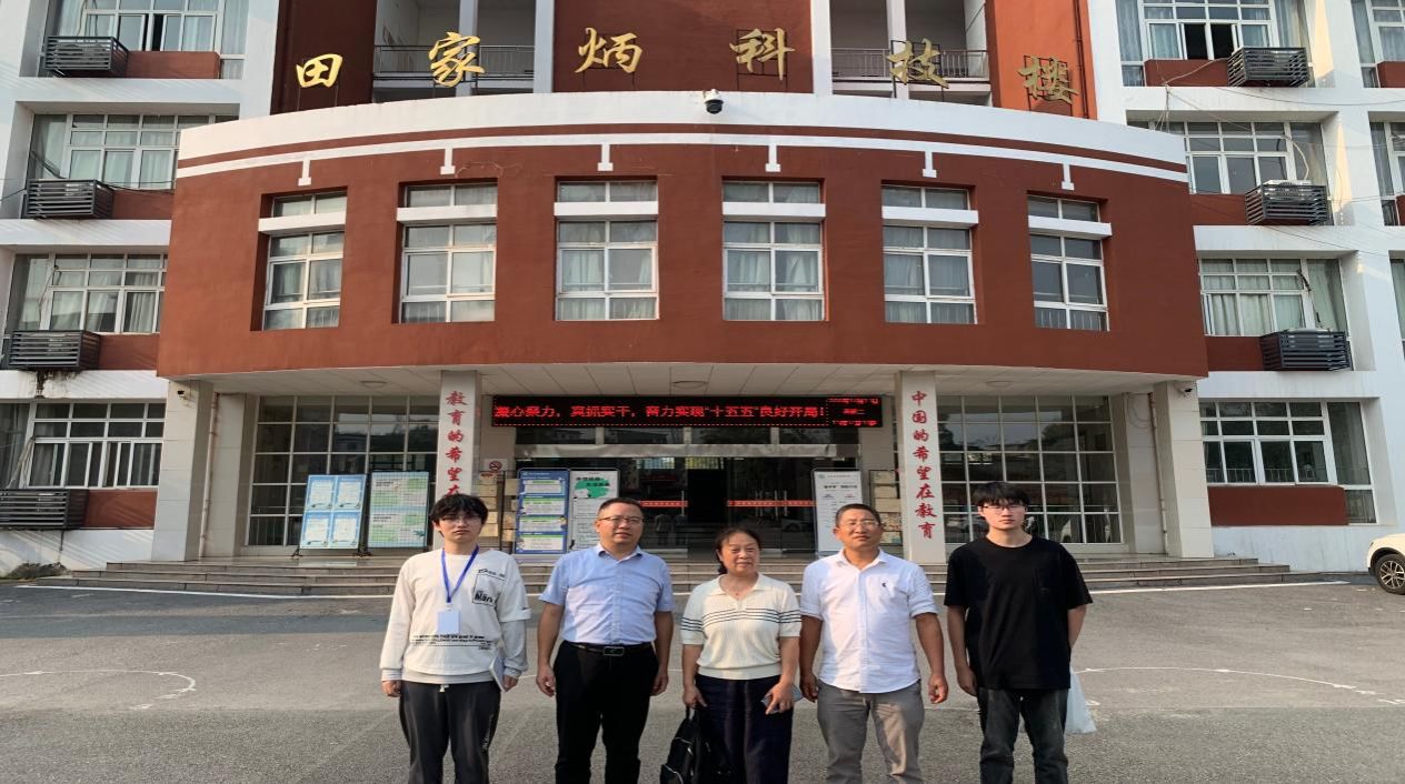 马克思主义学院走访实习生，开展校地交流