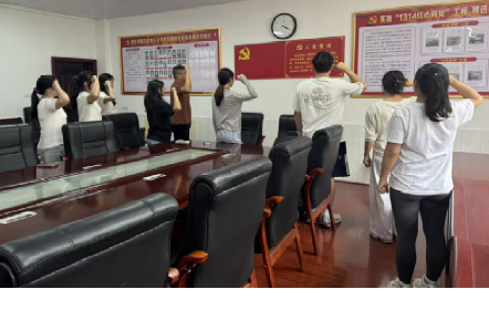 马克思主义学院学生党支部开展党员“政治生日”主题党日活动