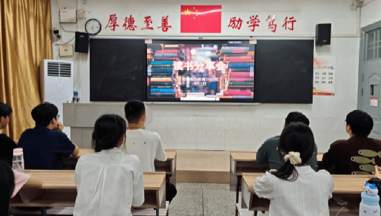 25思政班开展“经典引航，共悟新知”读书分享会
